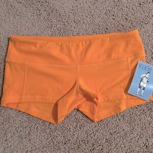 Fleo shorts, medium.